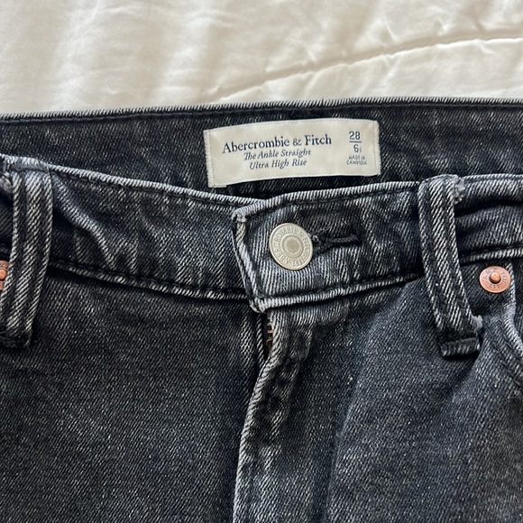 Abercrombie & Fitch Curve Love Ankle Straight Ultra High Rise Jeans - Picture 2 of 5